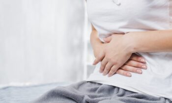 Mơ thấy đau bụng là điềm báo gì? Chọn đề số nào trúng lớn?